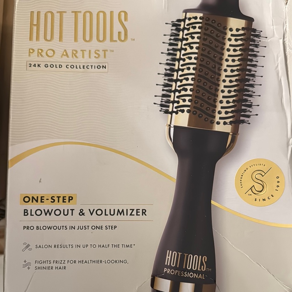 Black and Gold Hair Styling Tool for Volume and Blow Drying